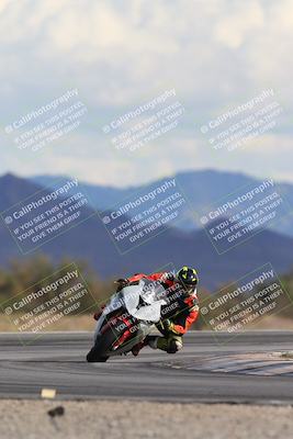 media/Nov-16-2025-Race Pace (Sun) [[8c5fa54630]]/Non Verified Riders (1st 20 Minutes)/5-Turn 15 (110pm)/